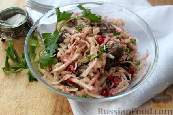 Салат из черной редьки с говядиной