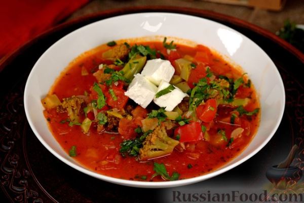 Томатный суп с брокколи и овощами