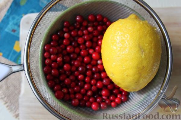 Заготовка из брусники и лимона, в сахаре